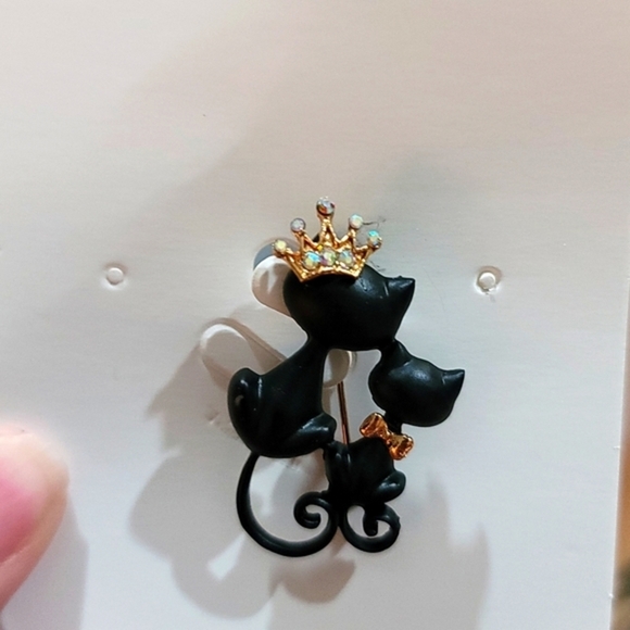 Proud Queen ✦ Momma Cat Enamel Lapel Pin ✦ Black Cat & Kitten in Gold Crown NWT - Picture 3 of 7